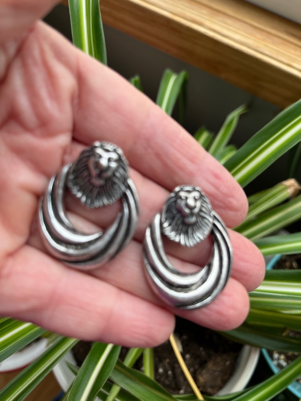 Vtg LION Door Knocker Earrings Silver Tone Metal Pierced Fashion Jewelry